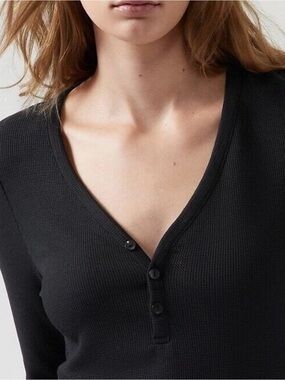 Athleta Top /Black Ribbed V-Neck Henley
